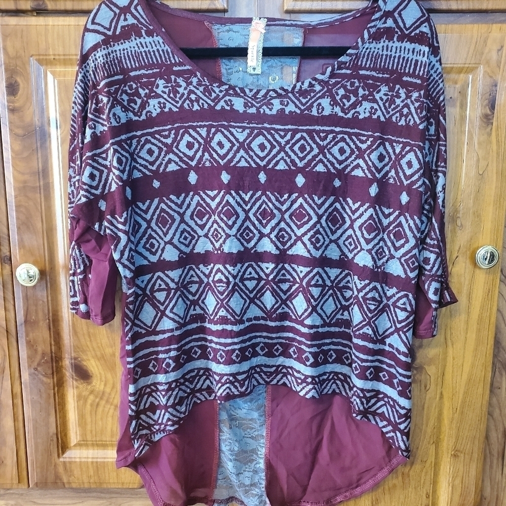 SPARKLE Geometric Lace Cut Out Top Size L